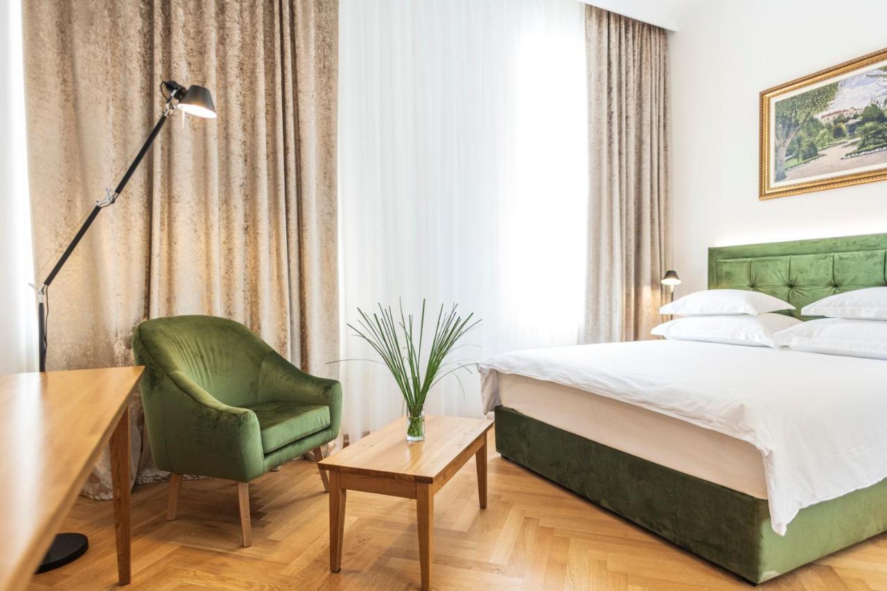 Hotel Miramare Цриквеница Экстерьер фото A room at the hotel