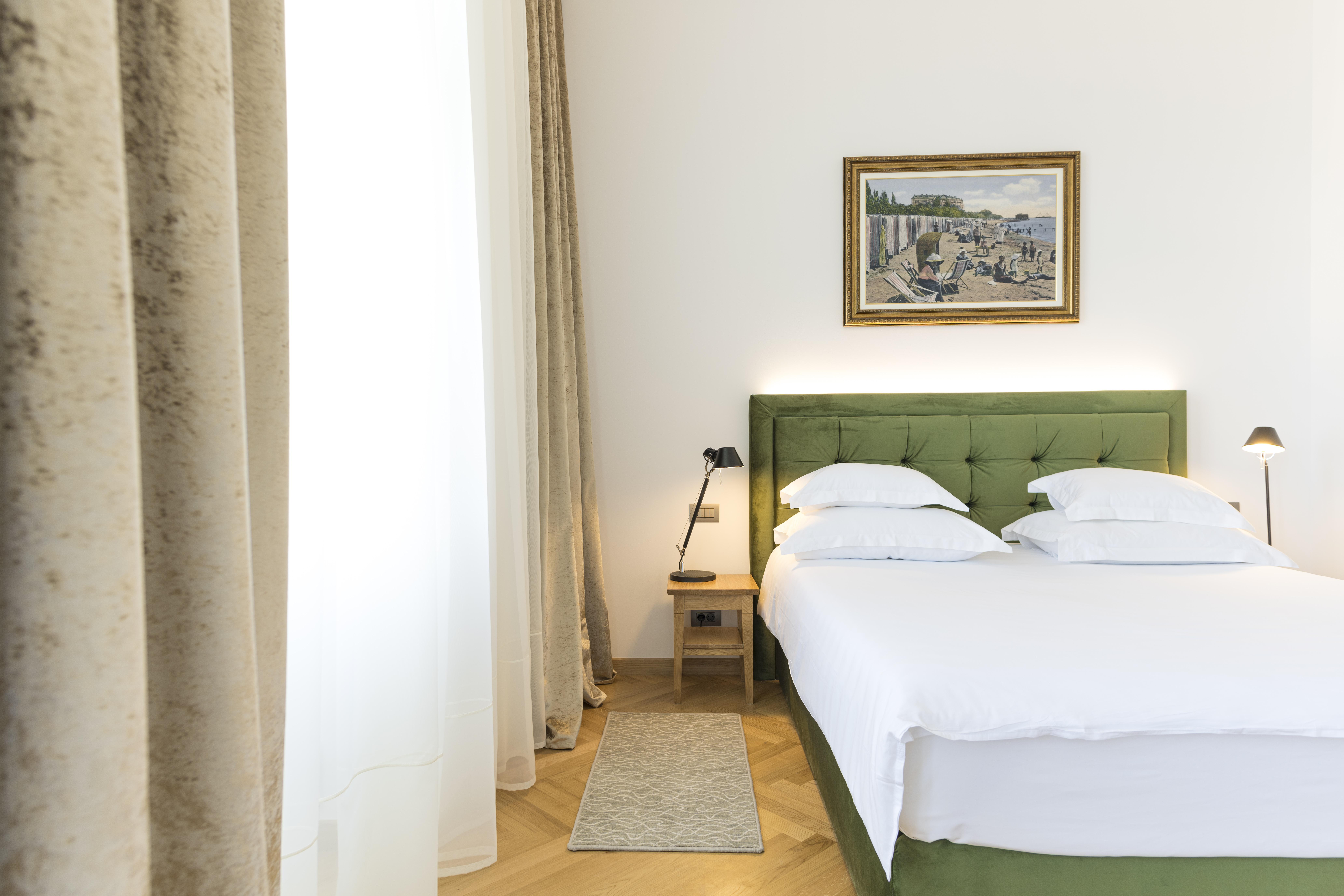 Hotel Miramare Цриквеница Экстерьер фото A room at the hotel