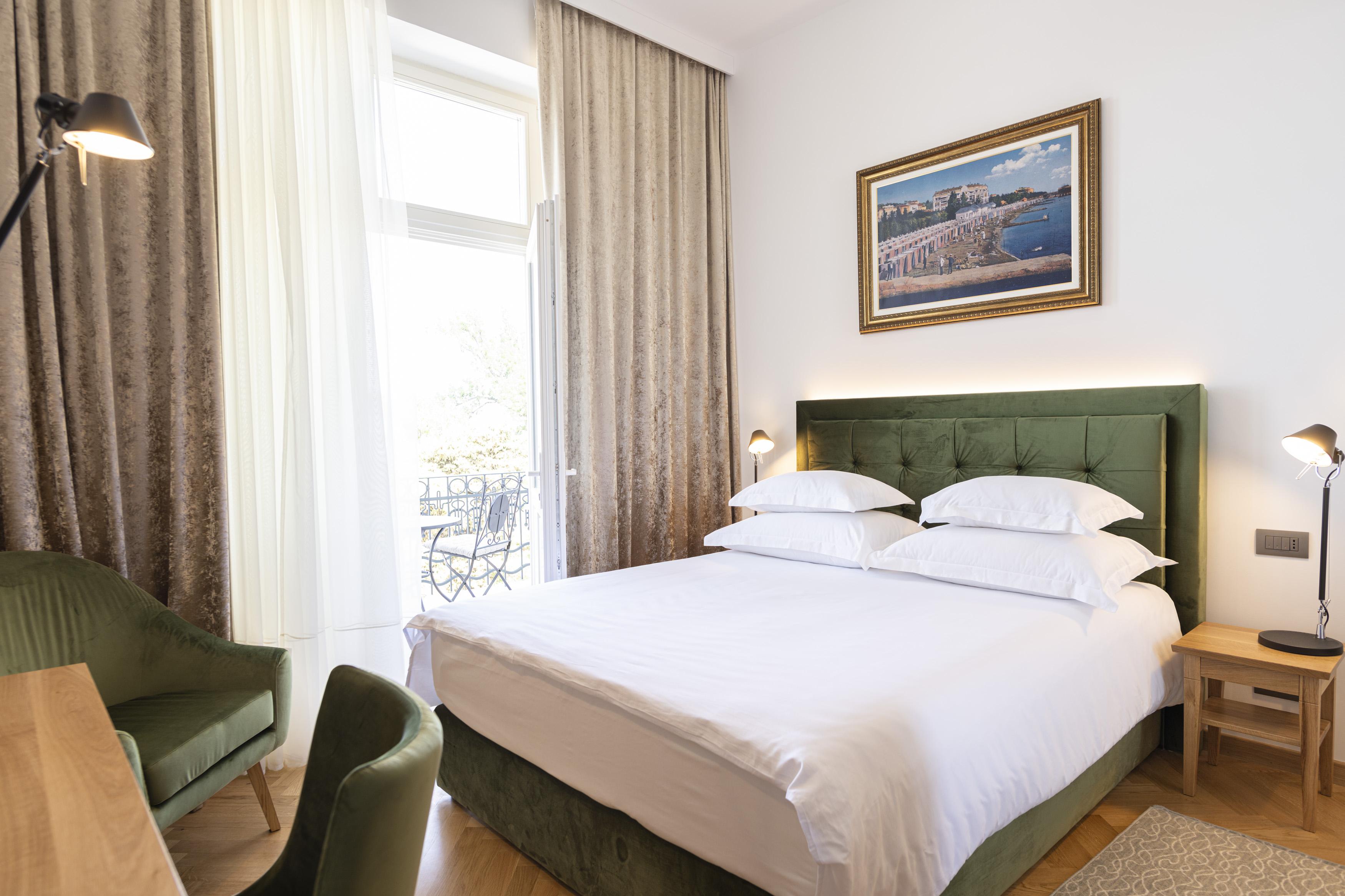 Hotel Miramare Цриквеница Экстерьер фото A room at the hotel