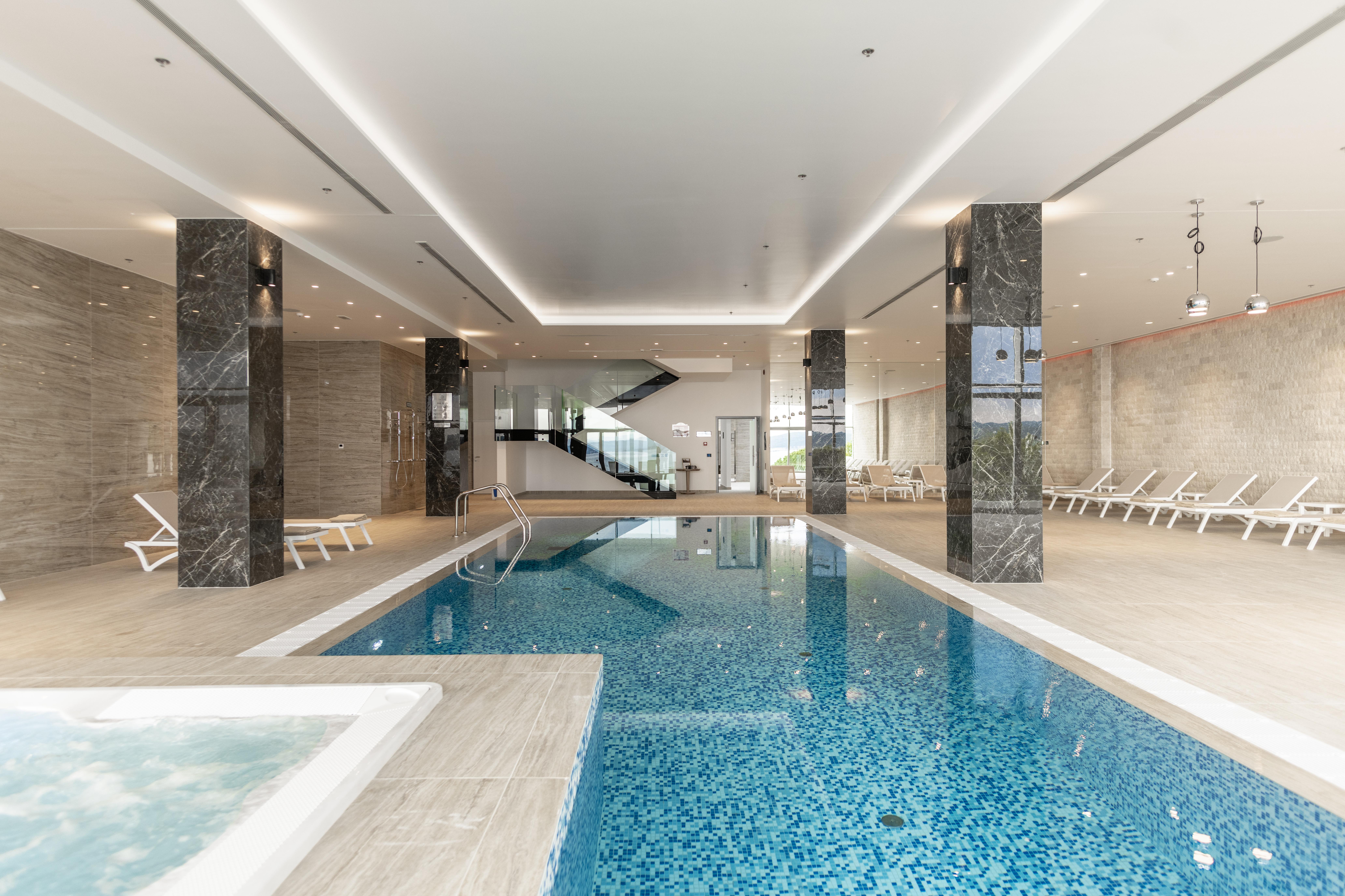 Hotel Miramare Цриквеница Экстерьер фото The swimming pool at the hotel